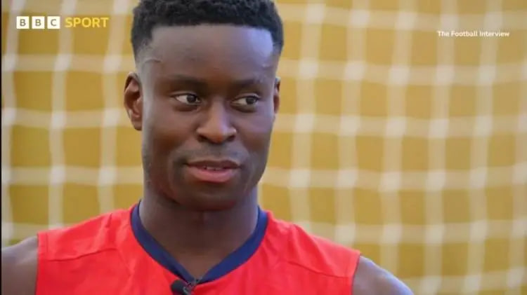 格伊：我的朋友要么在不同国家要么住曼市或利物浦，要联系不容易